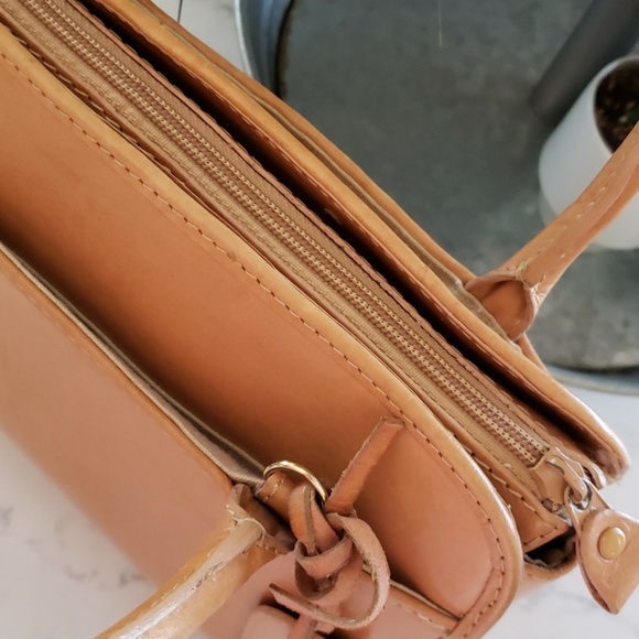 Etienne Aigner Tan leather purse With Woven Design - Picture 4 of 13